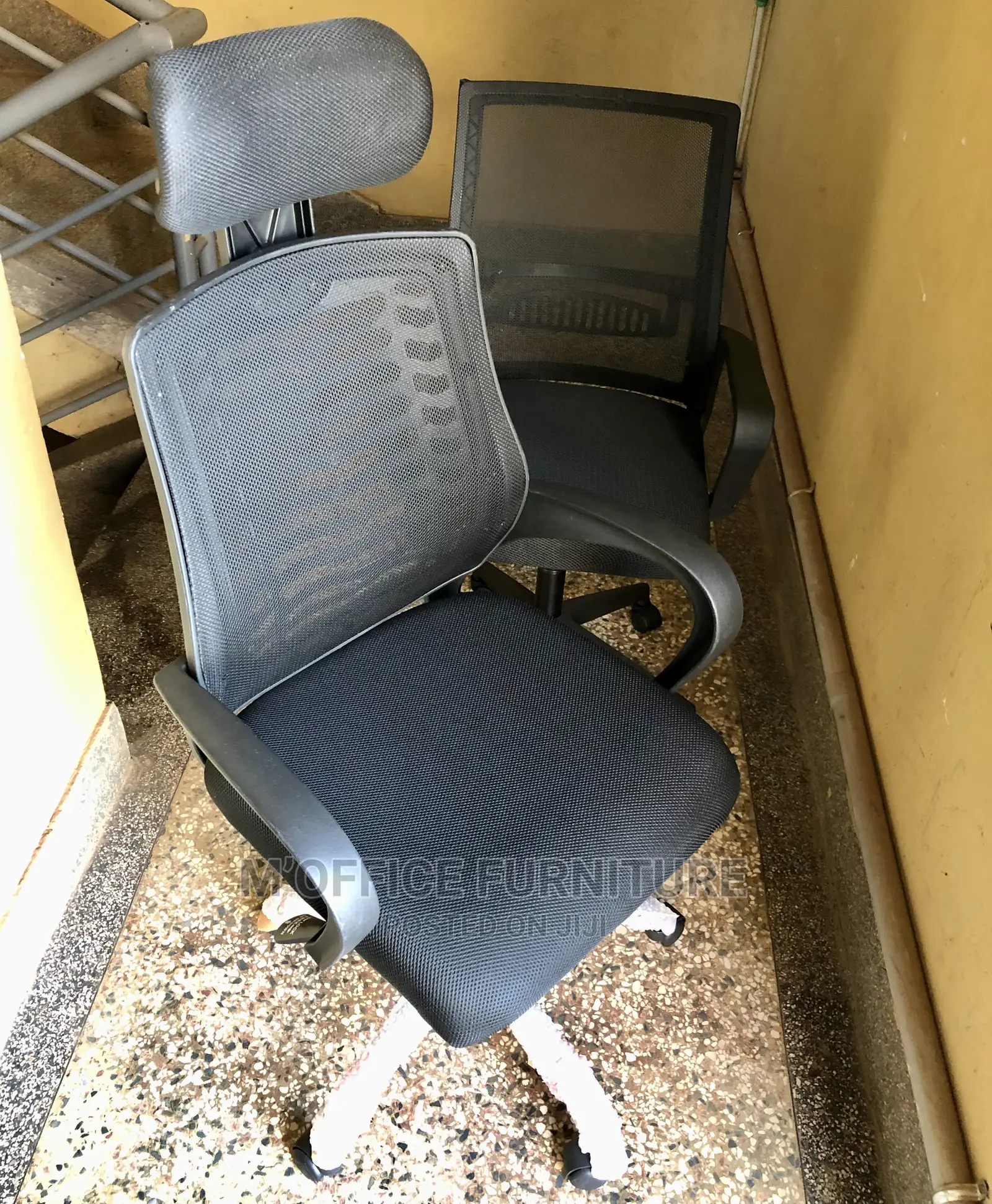 Rotating Office Chairs With Headrest
