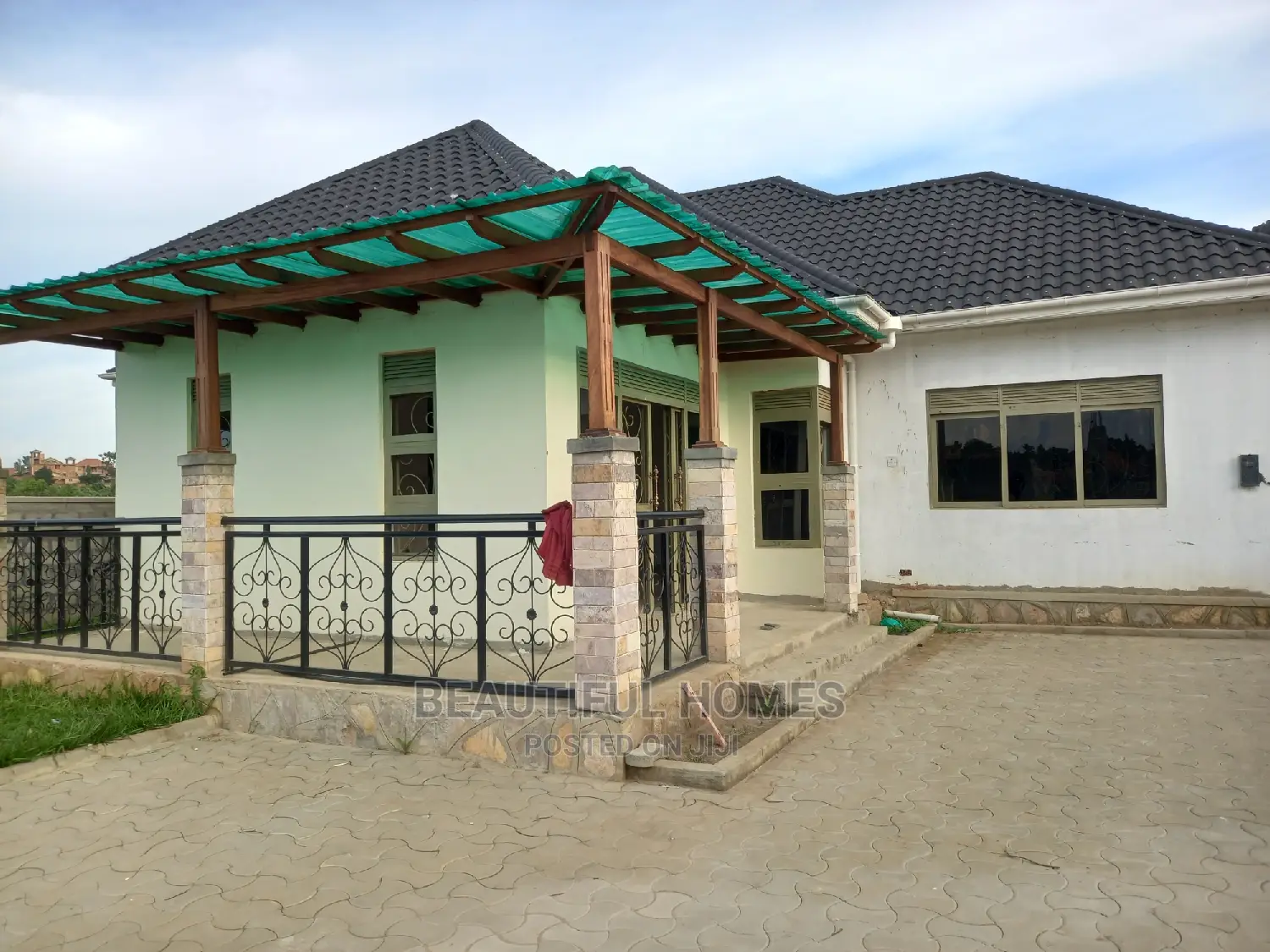 Furnished 4bdrm Bungalow in Kira for sale