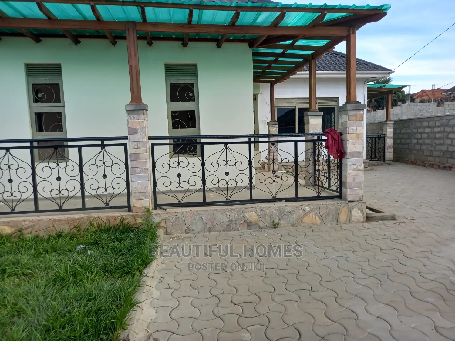 Furnished 4bdrm Bungalow in Kira for sale