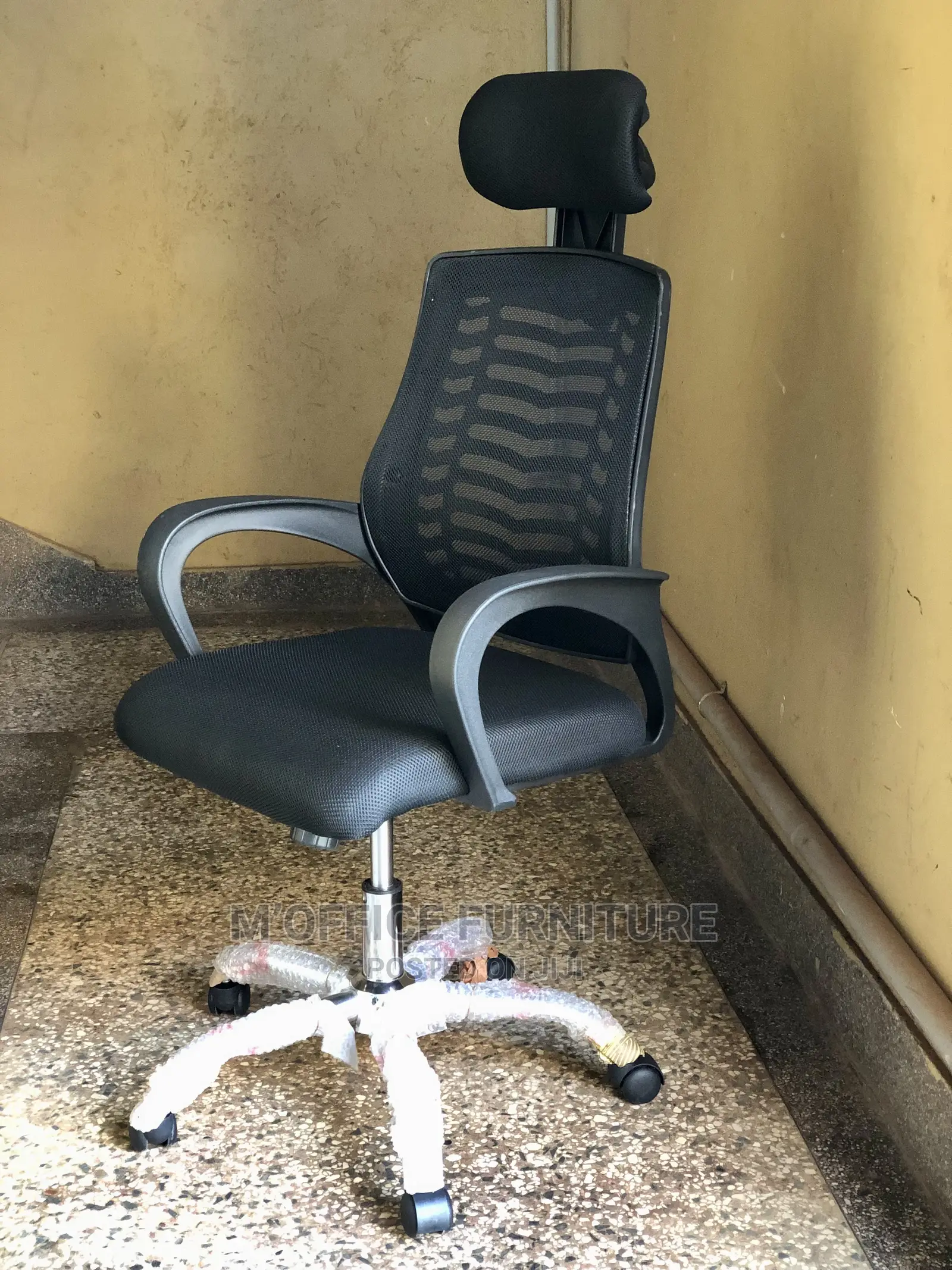 Mesh Back Office Chairs With Headrest