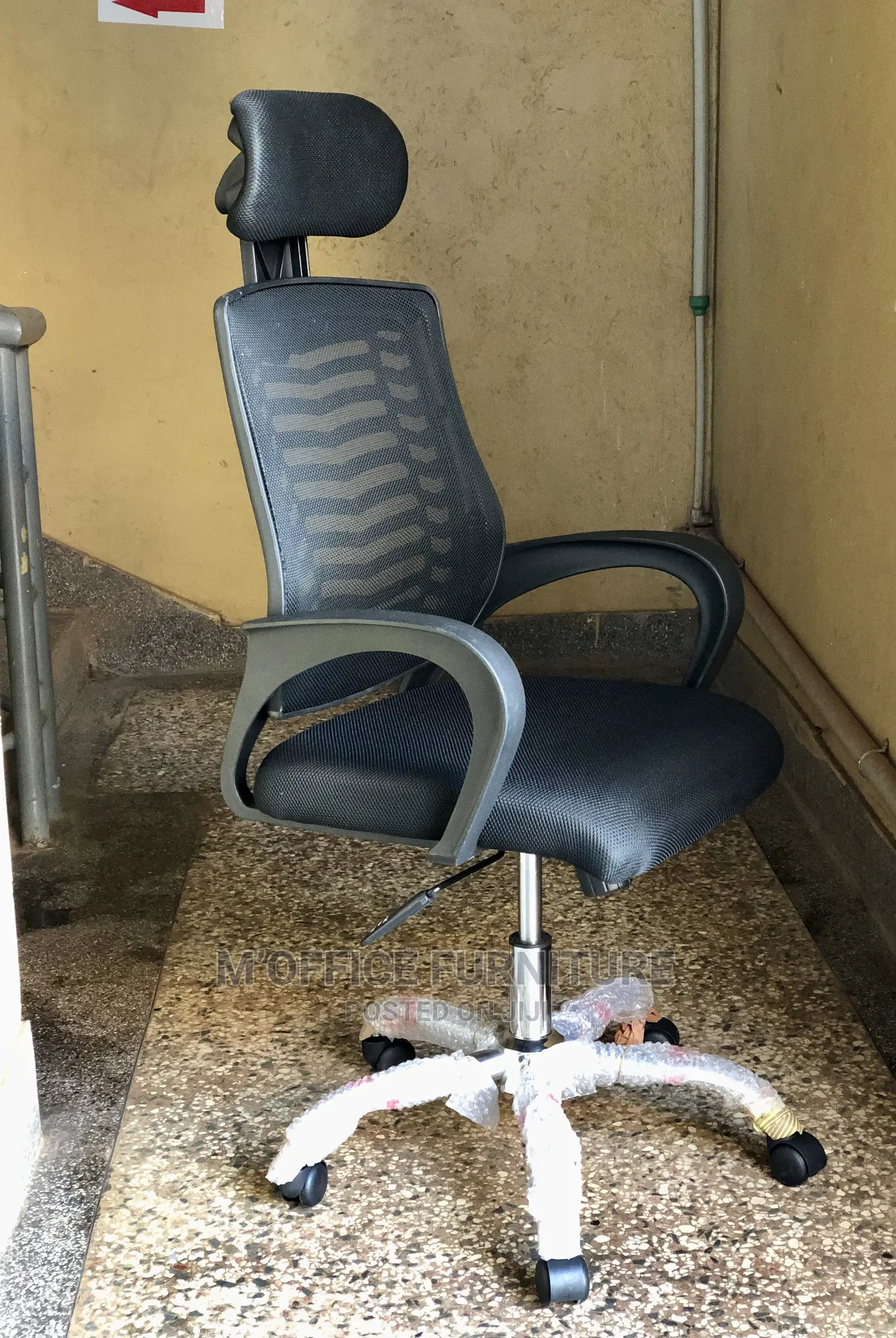 Rotating Office Chairs With Headrest