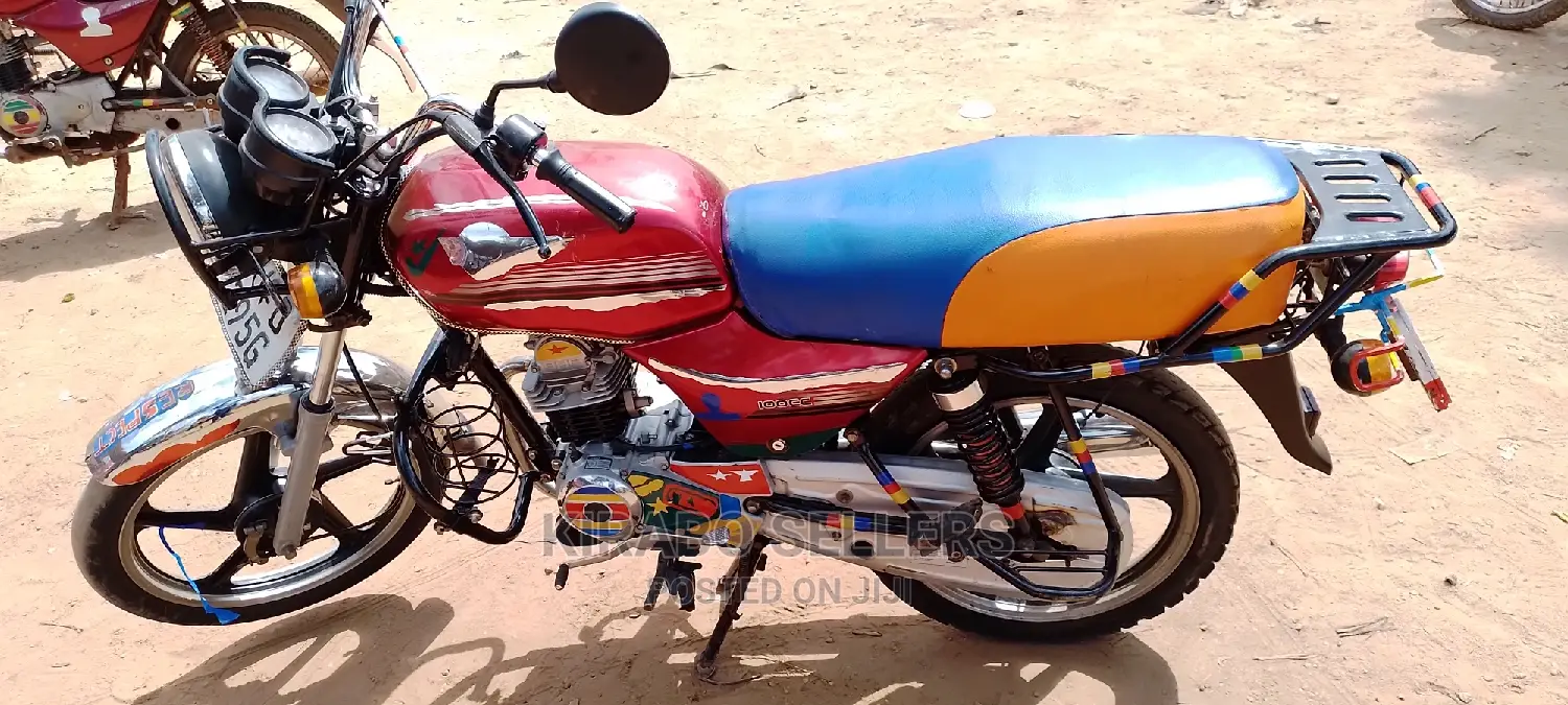 New Bajaj Avenger 200 2023 Purple