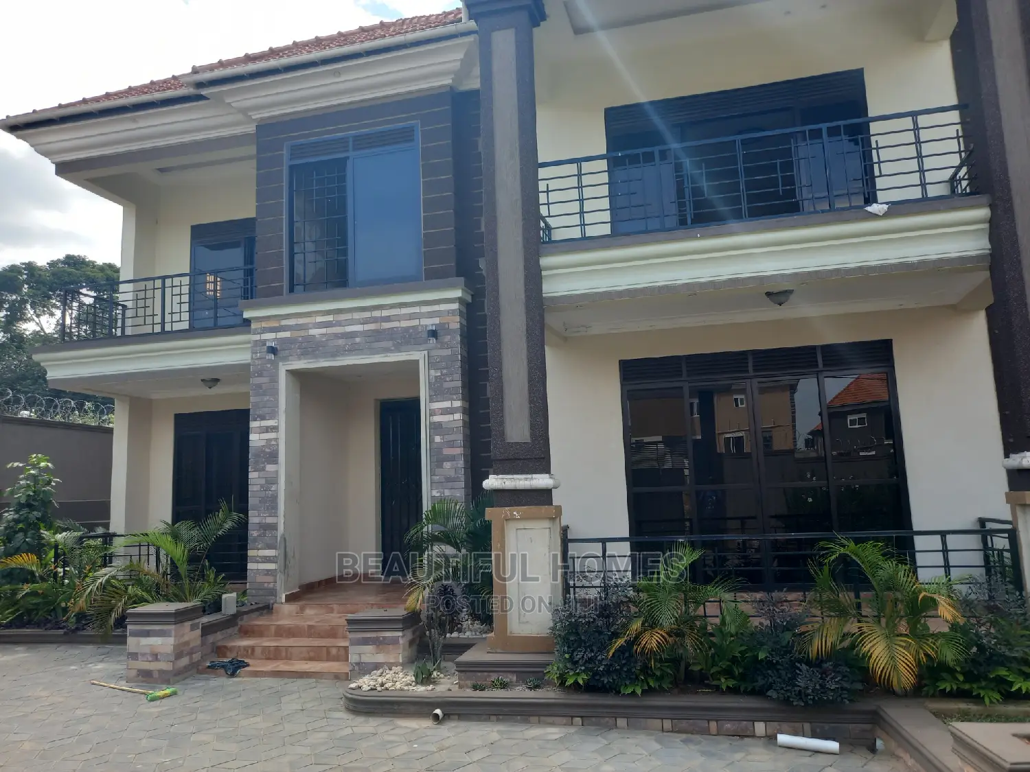 Furnished 5bdrm Duplex in Kisaasi, Central Division for sale
