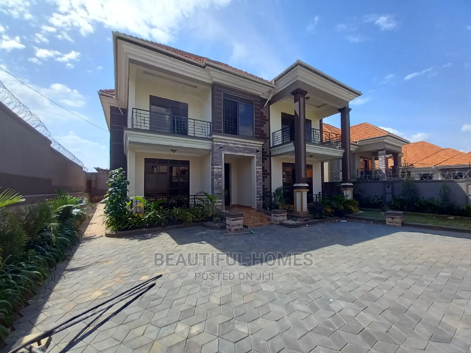 Furnished 5bdrm Duplex in Kisaasi Tarmacked, Nakawa for sale