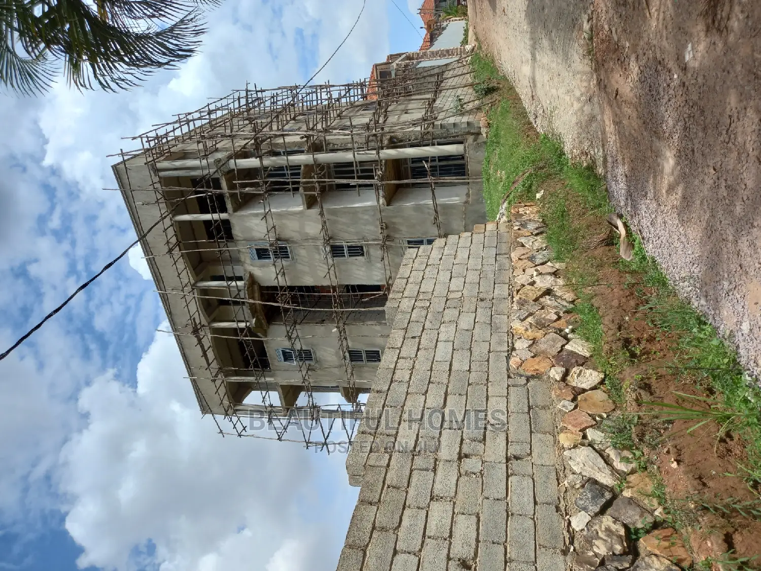 Furnished 1bdrm Apartment in Kira Posh for sale