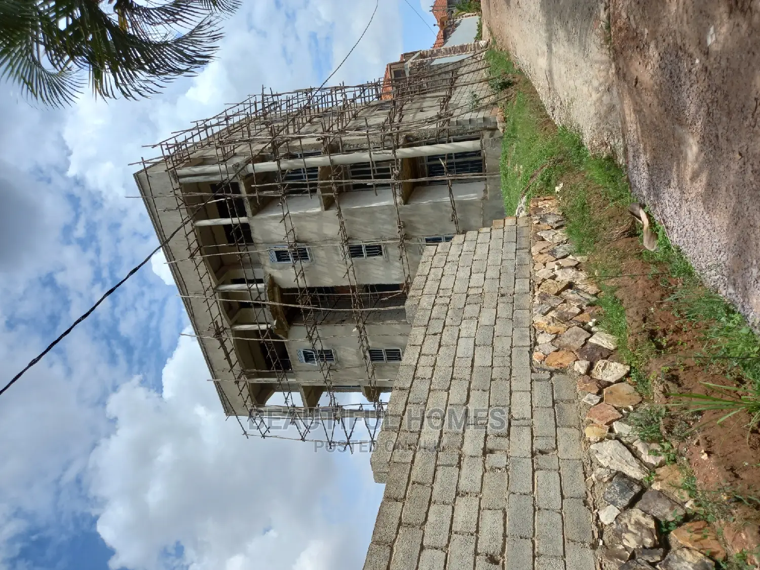 Furnished 1bdrm Apartment in Kira Posh for sale