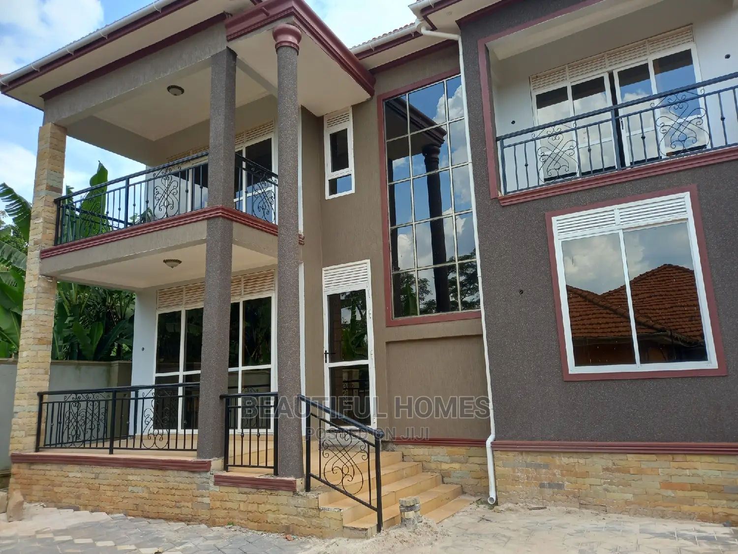 Furnished 5bdrm Duplex in Kira for sale