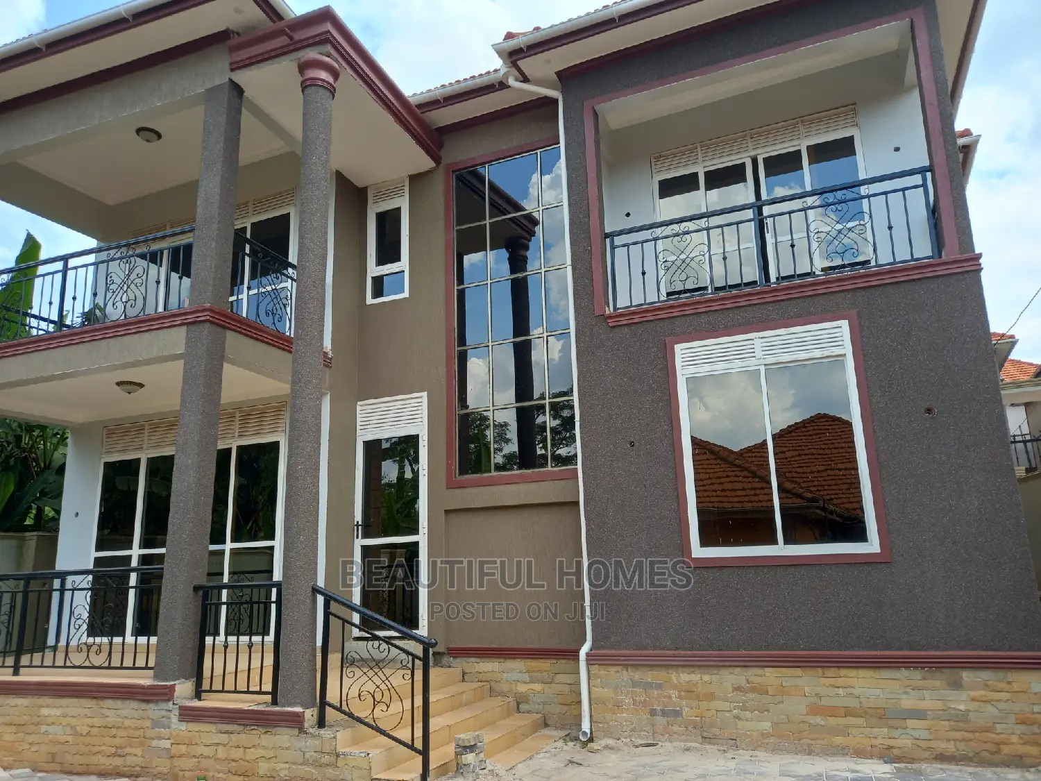 Furnished 5bdrm Duplex in Kira for sale