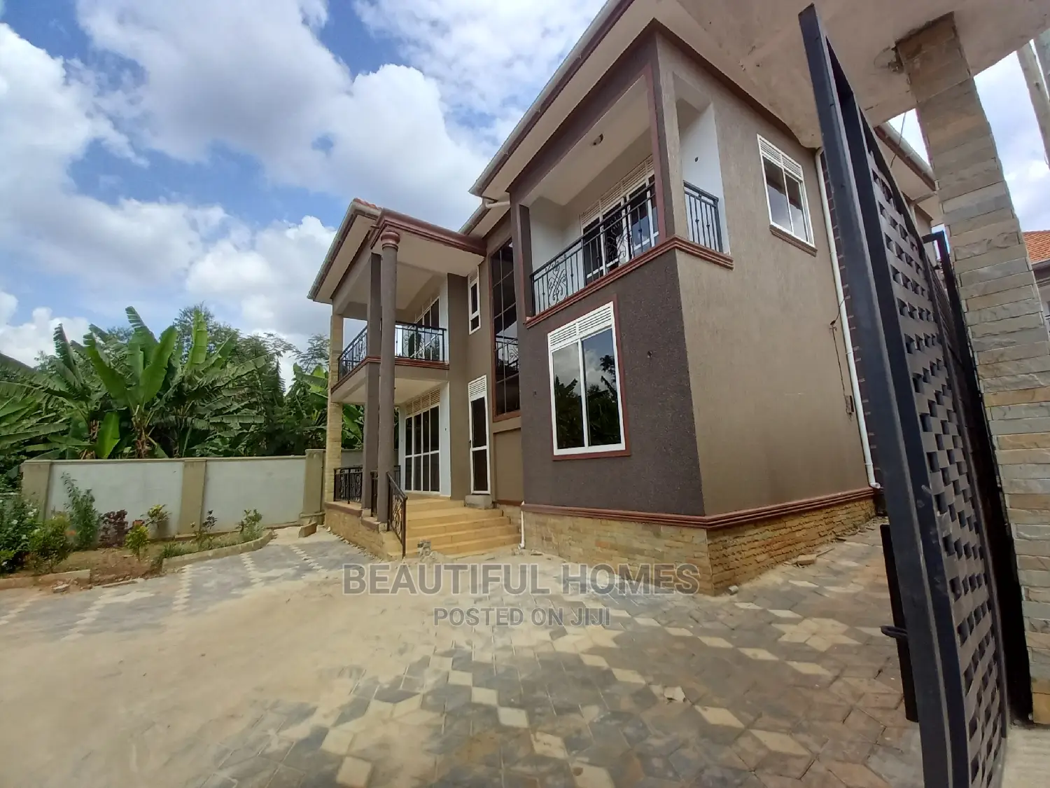 Furnished 5bdrm Duplex in Kira for sale
