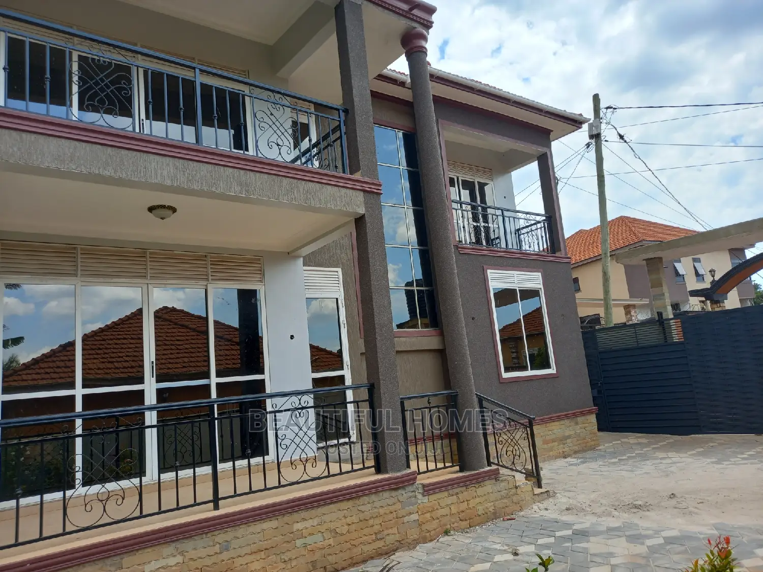 Furnished 5bdrm Mansion in Kira for sale
