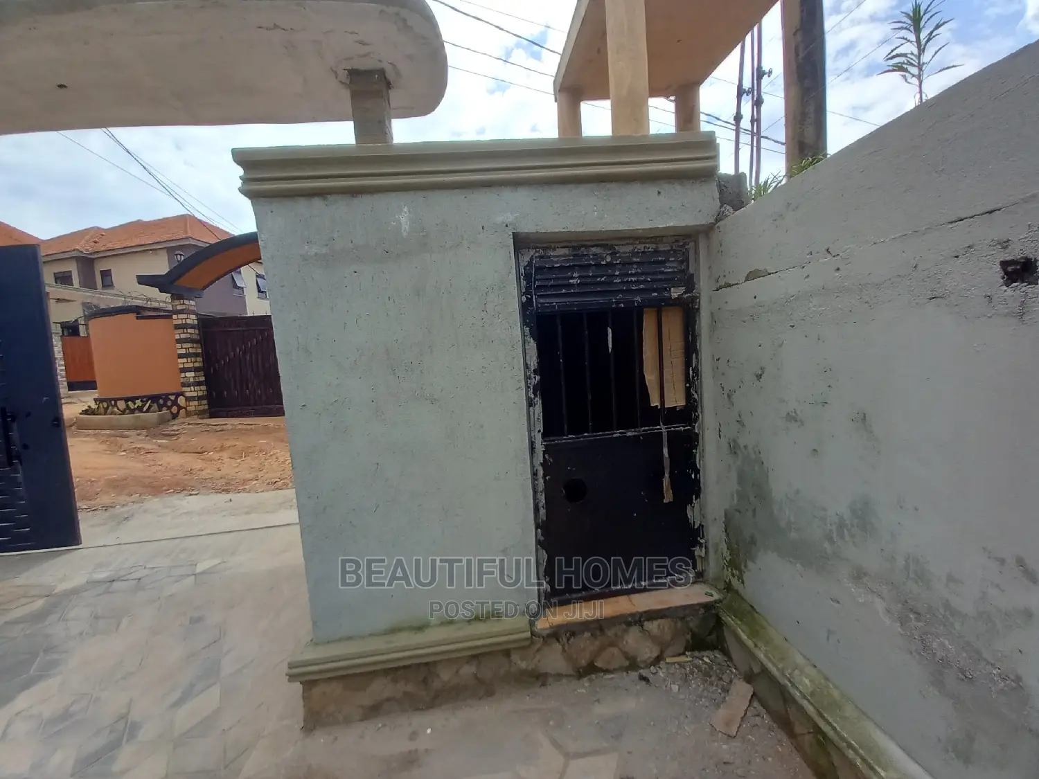 Furnished 5bdrm Mansion in Kira for sale