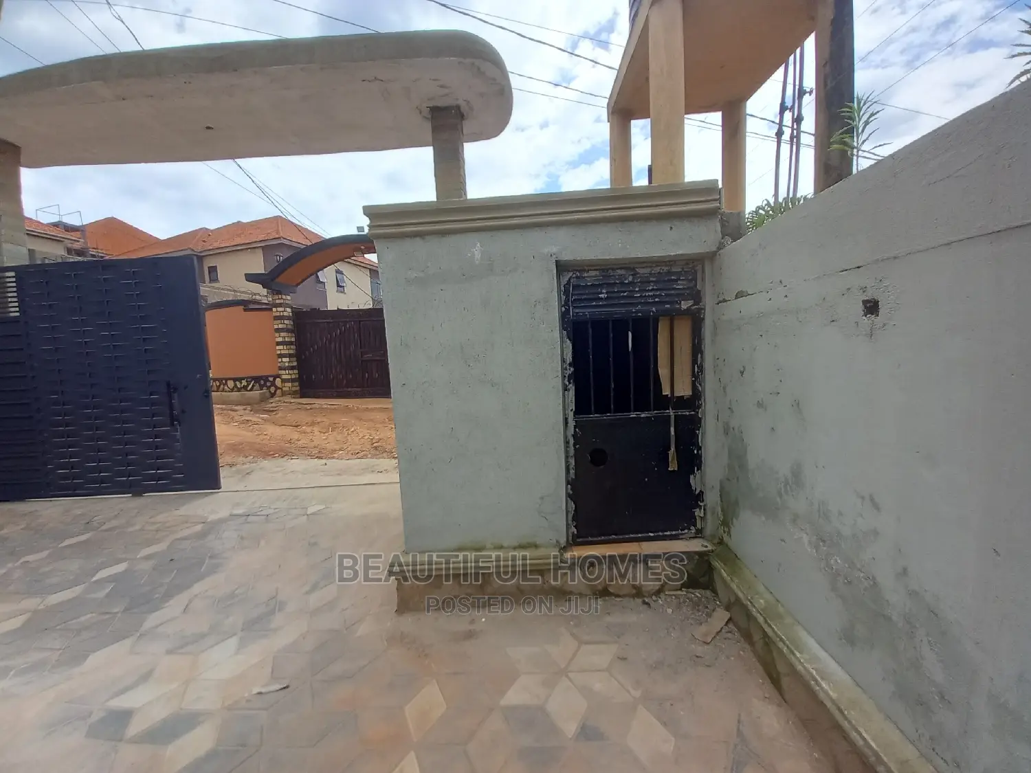 Furnished 5bdrm Mansion in Kira for sale