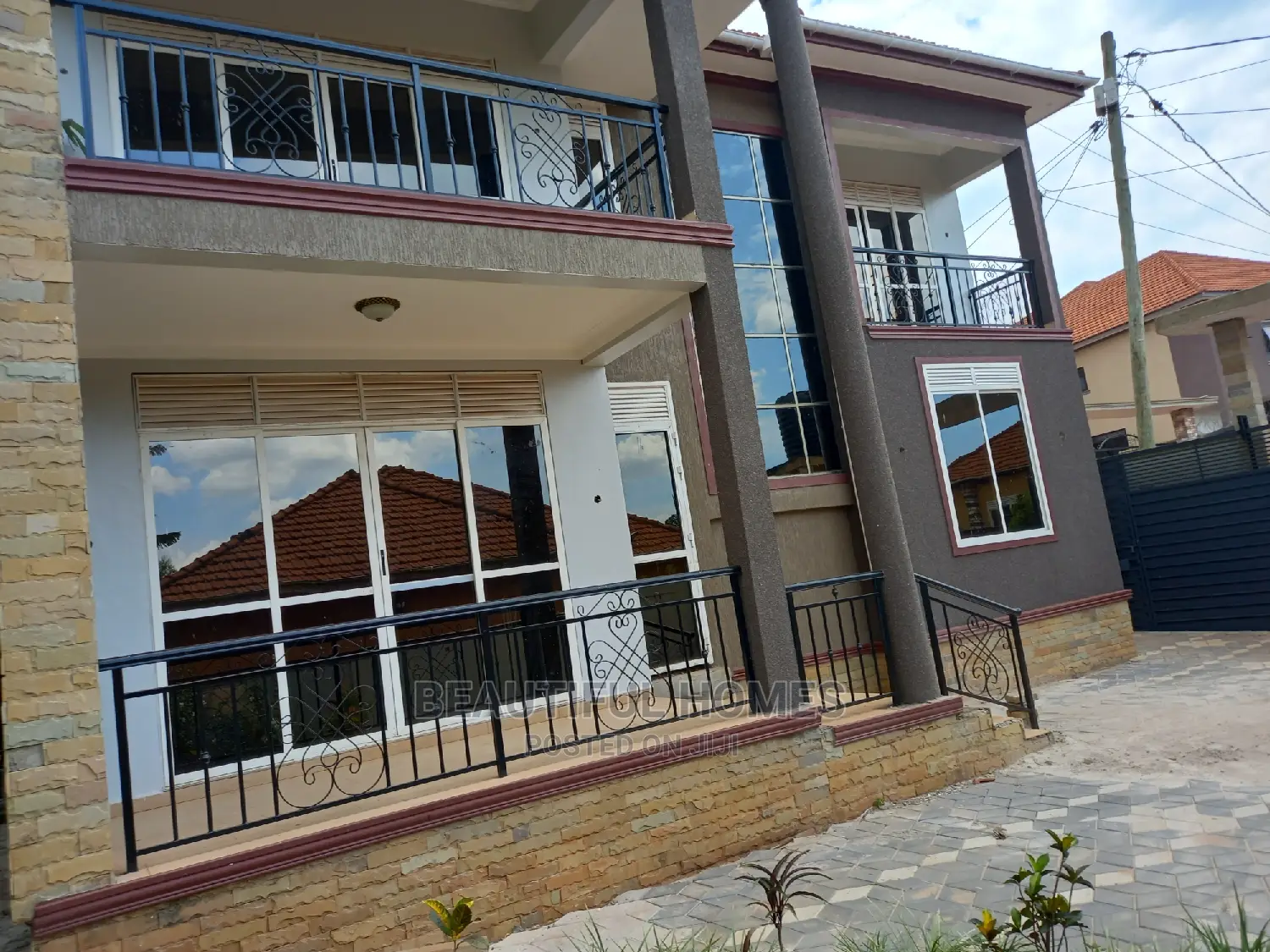 Furnished 5bdrm House in Kira All Tarmack for sale