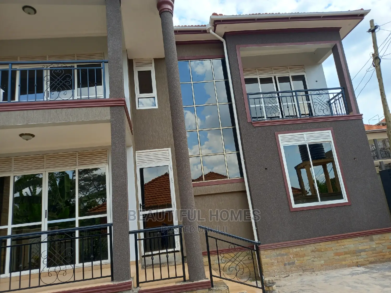 Furnished 5bdrm Duplex in Kira for sale