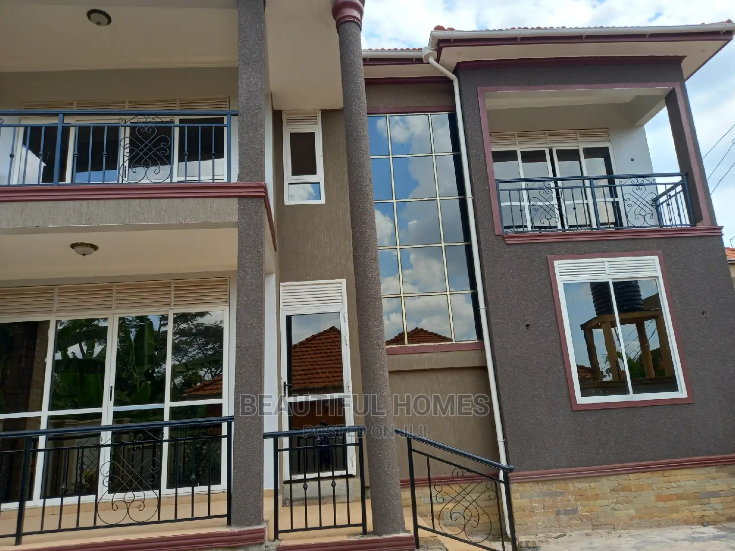 Furnished 5bdrm Duplex in Kira for sale