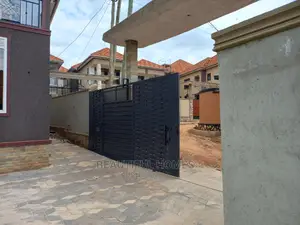 Furnished 5bdrm Duplex in Kira for sale