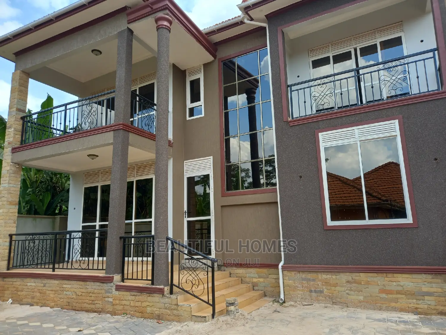 Furnished 5bdrm Duplex in Kira for sale