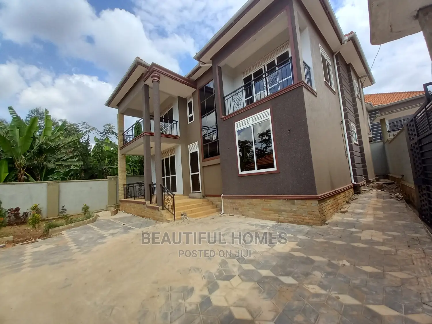 Furnished 5bdrm House in Kira for sale