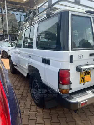 Toyota Land Cruiser 2013 White