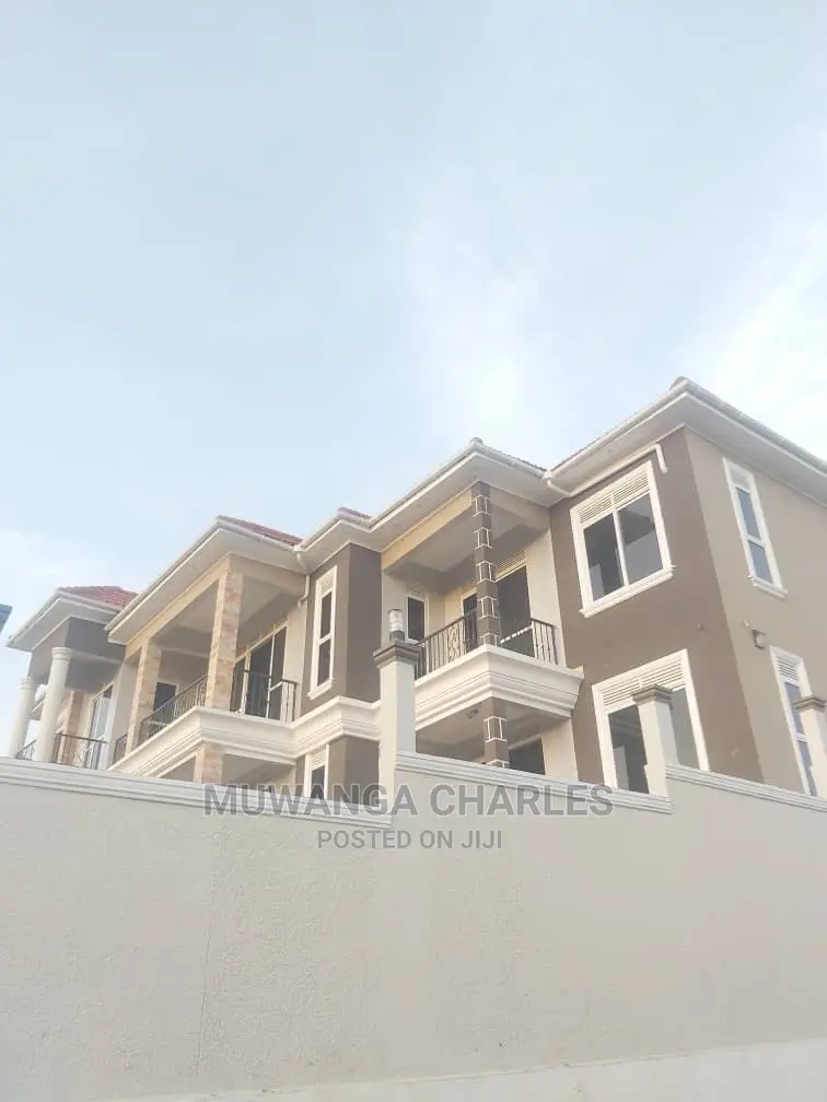 5bdrm Duplex in Fs Properties Ltd, Central Division for sale