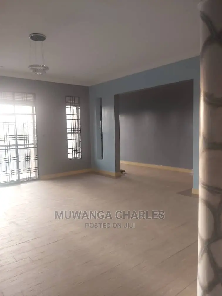 5bdrm Duplex in Fs Properties Ltd, Central Division for sale