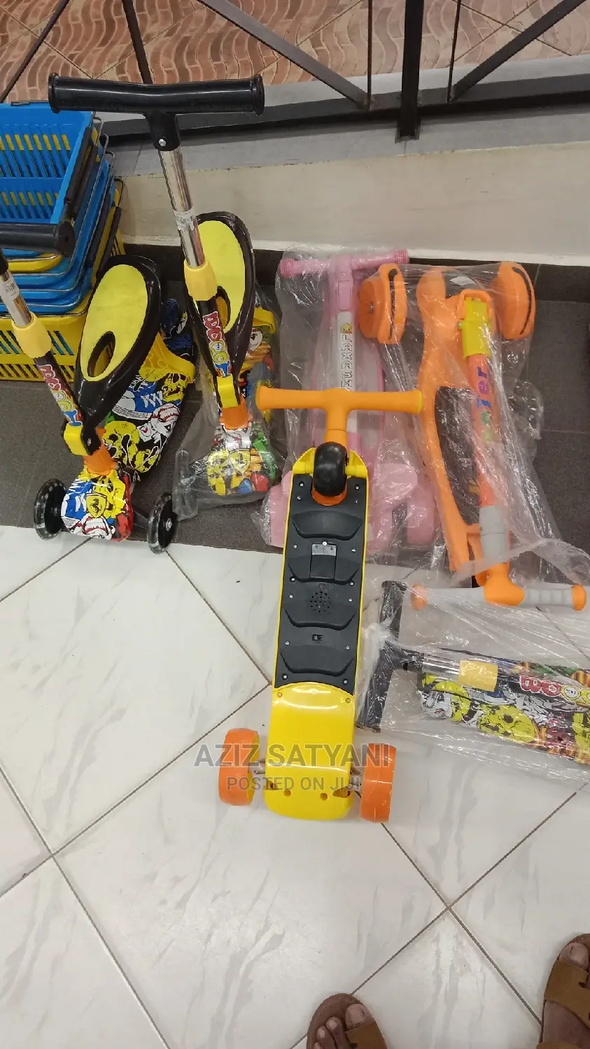 Kids Ages 2-5yr Boys Girls Three Whel Scoter Led Lights
