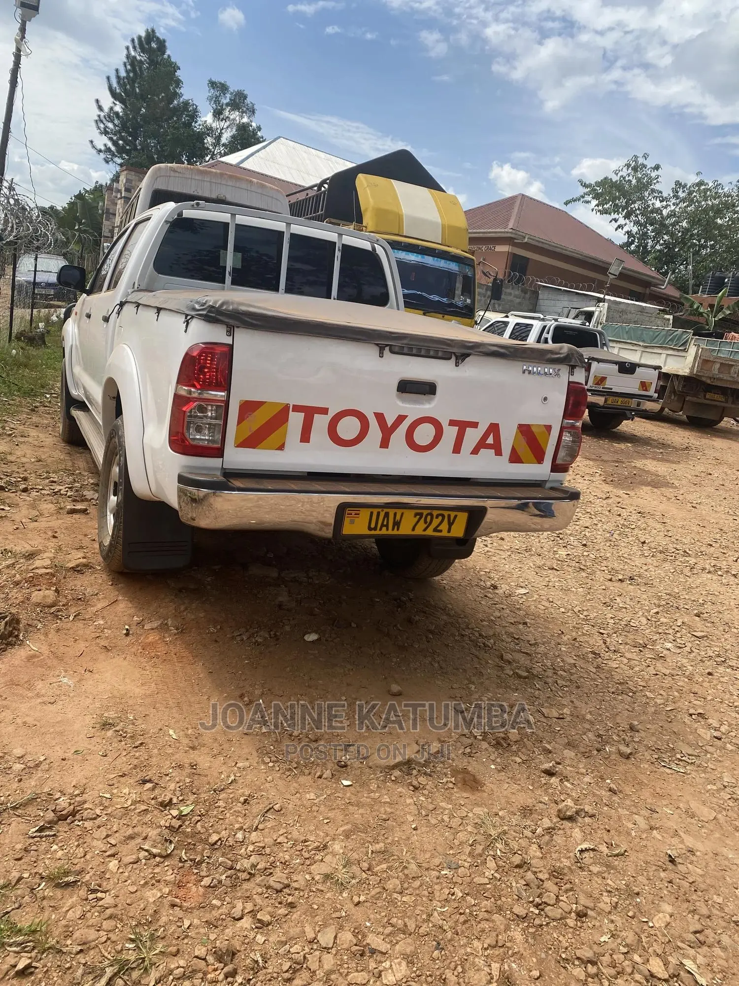 Toyota Hilux SR 4x4 2014 White