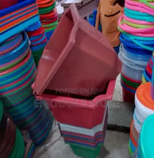 Photo - Plastic Flower Pots