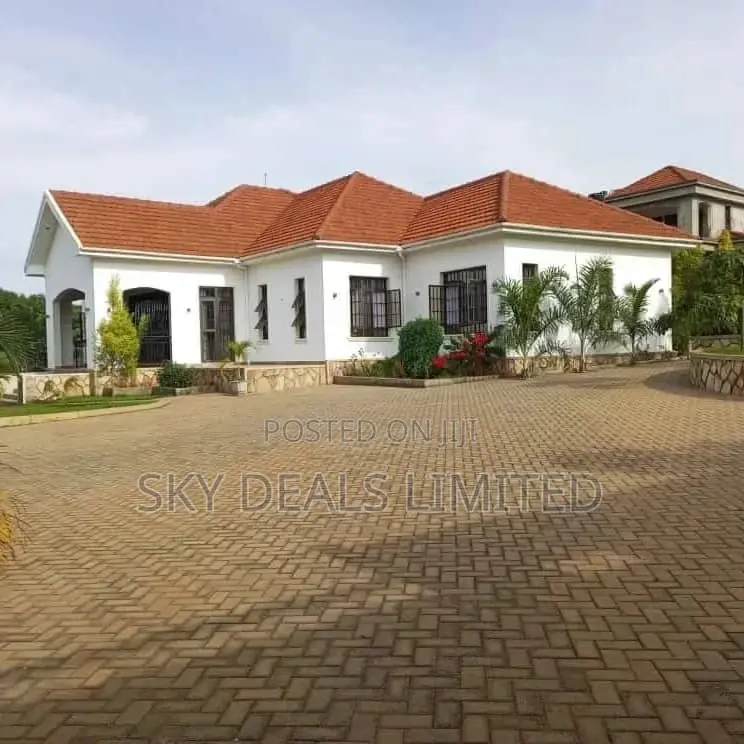 3bdrm Bungalow in Kayanja Ring, Nakawa for rent