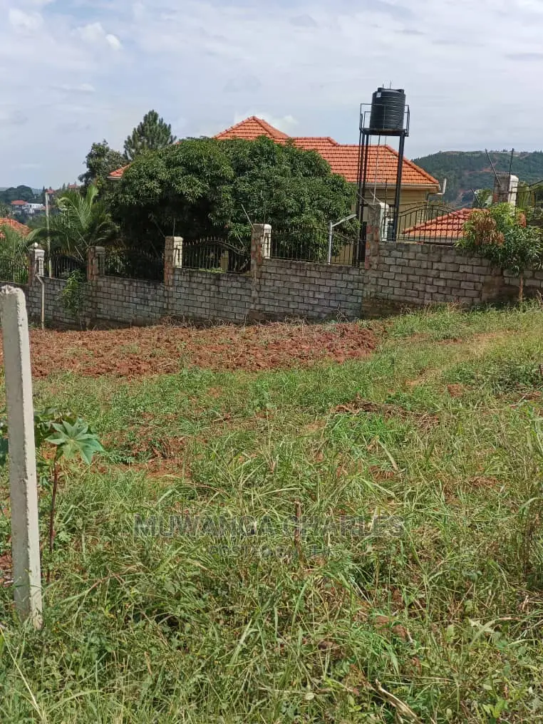 Plots in Entebbe Road on Quick Sale