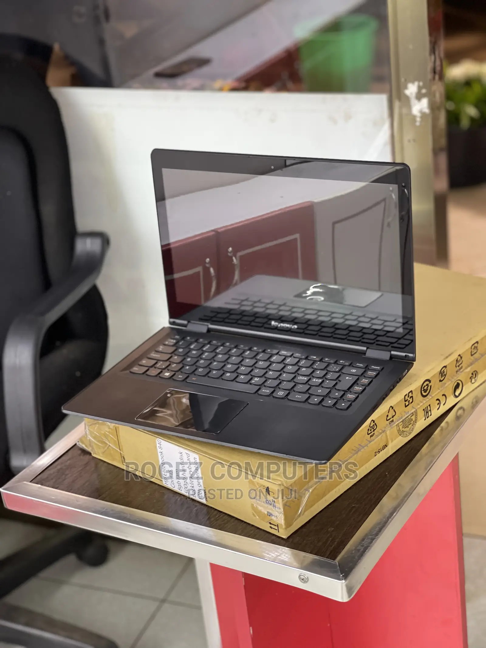New Laptop Lenovo Yoga 330 4GB Intel Core I5 HDD 320GB
