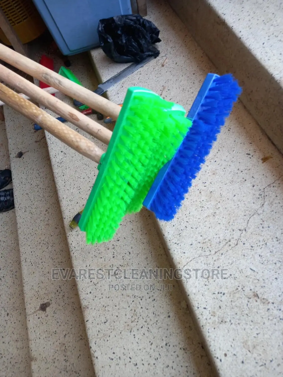 Scrabbling Brush