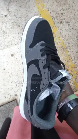 Delt Shoes