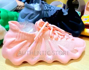 Photo - Comfortable Unisex Breathable Shoe
