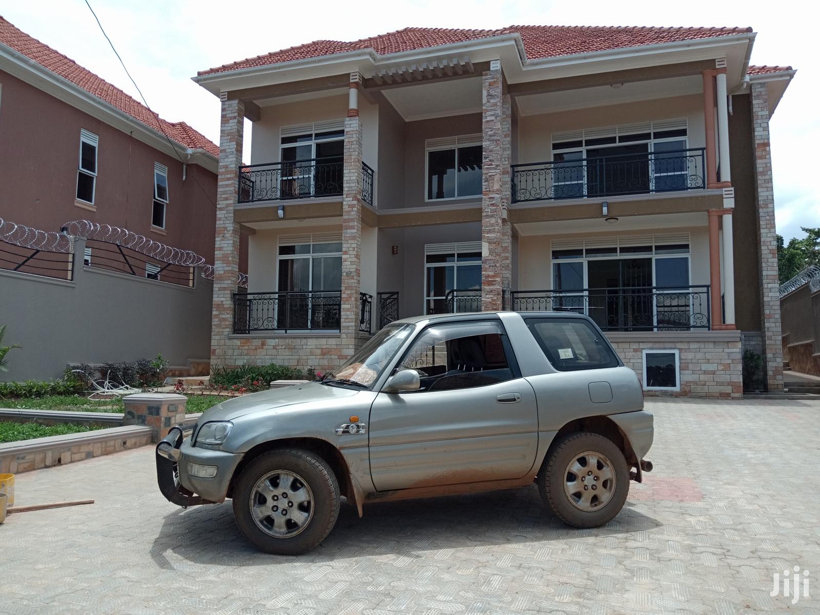 Kira's High Class Neigbourhood House Om Quick Sell