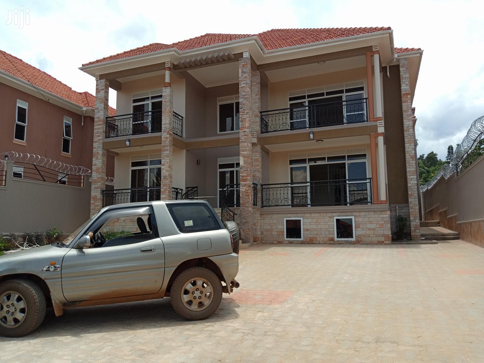 Kira's High Class Neigbourhood House Om Quick Sell