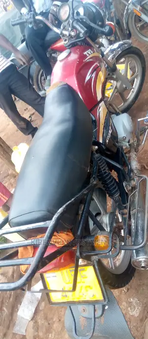 TVS Apache 180 RTR 2016 Red