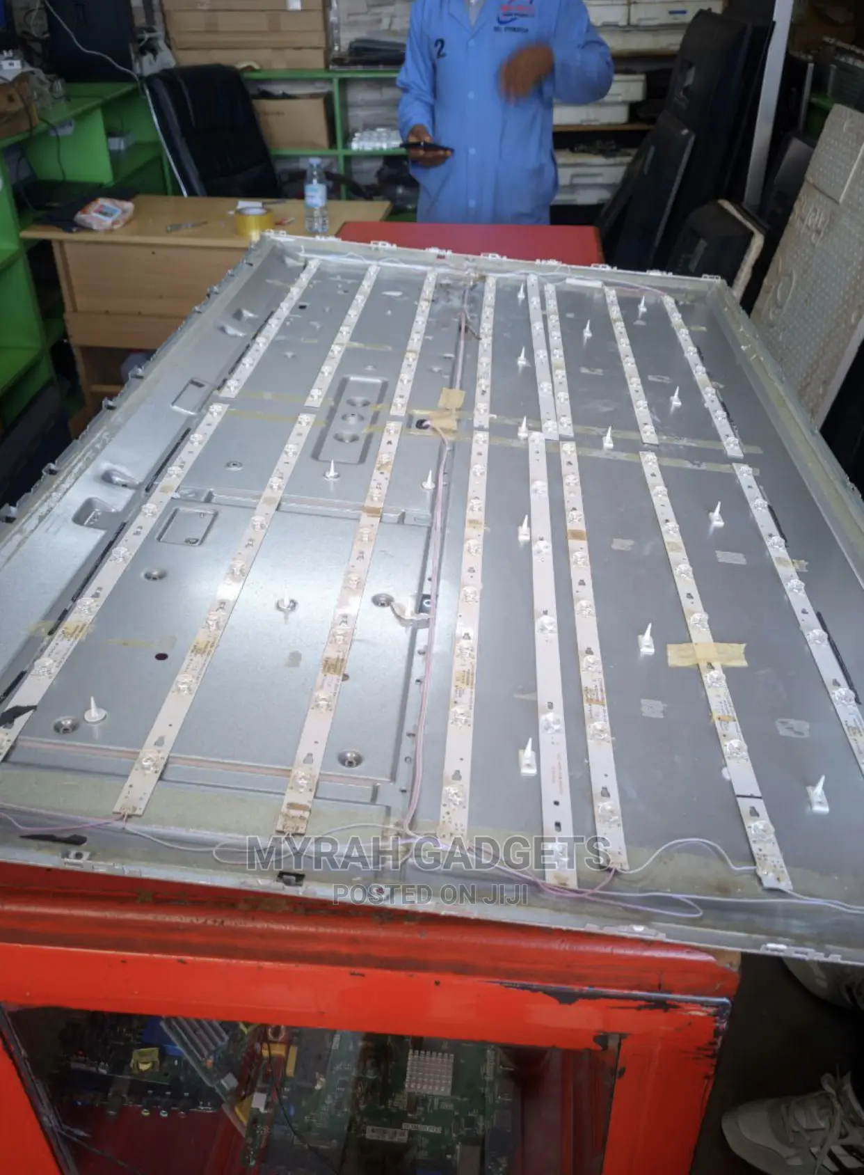 Accomplished Technicians in TV Lights Repairing