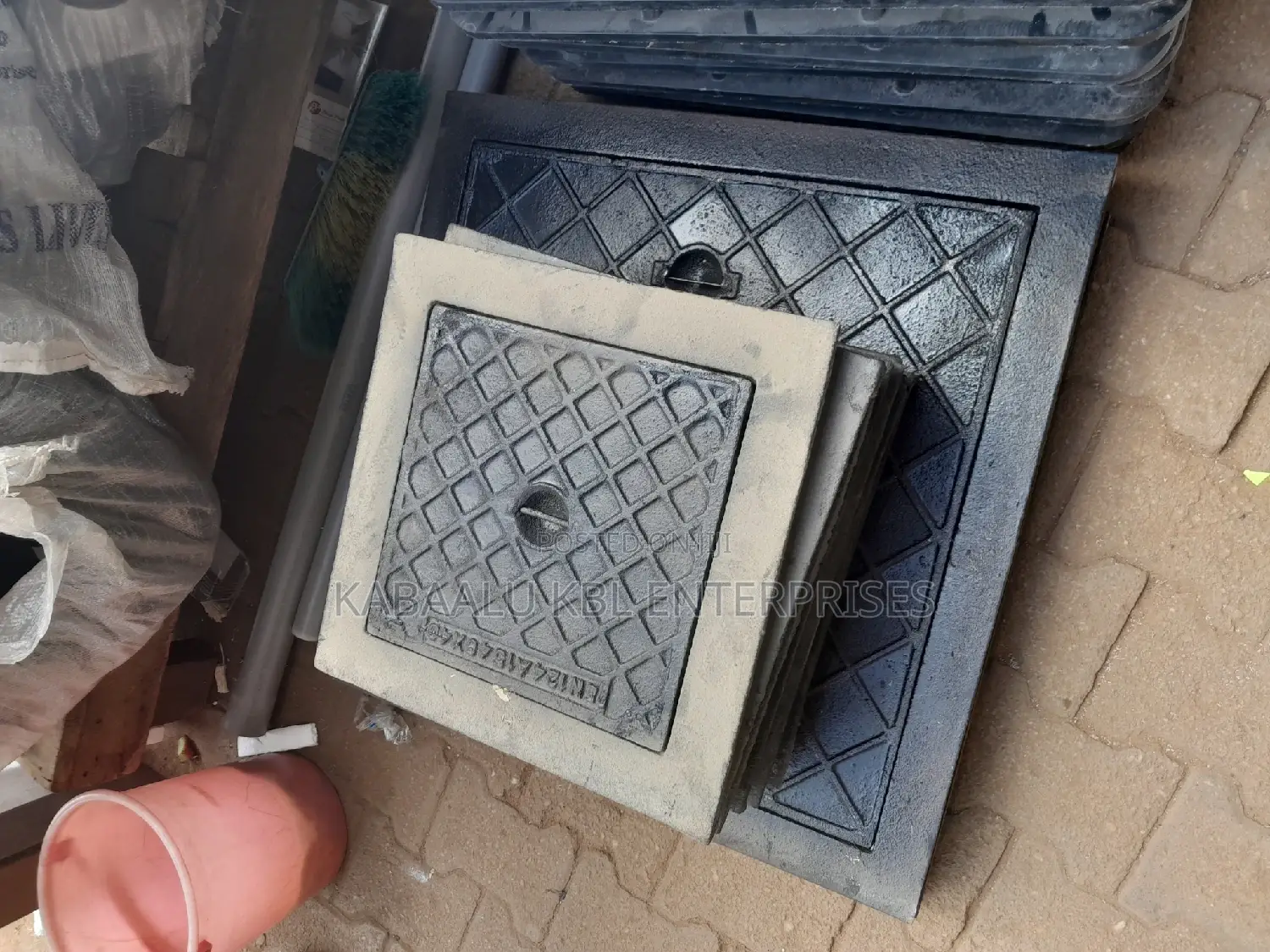 Manhole Cover( Metallic and Plastic)