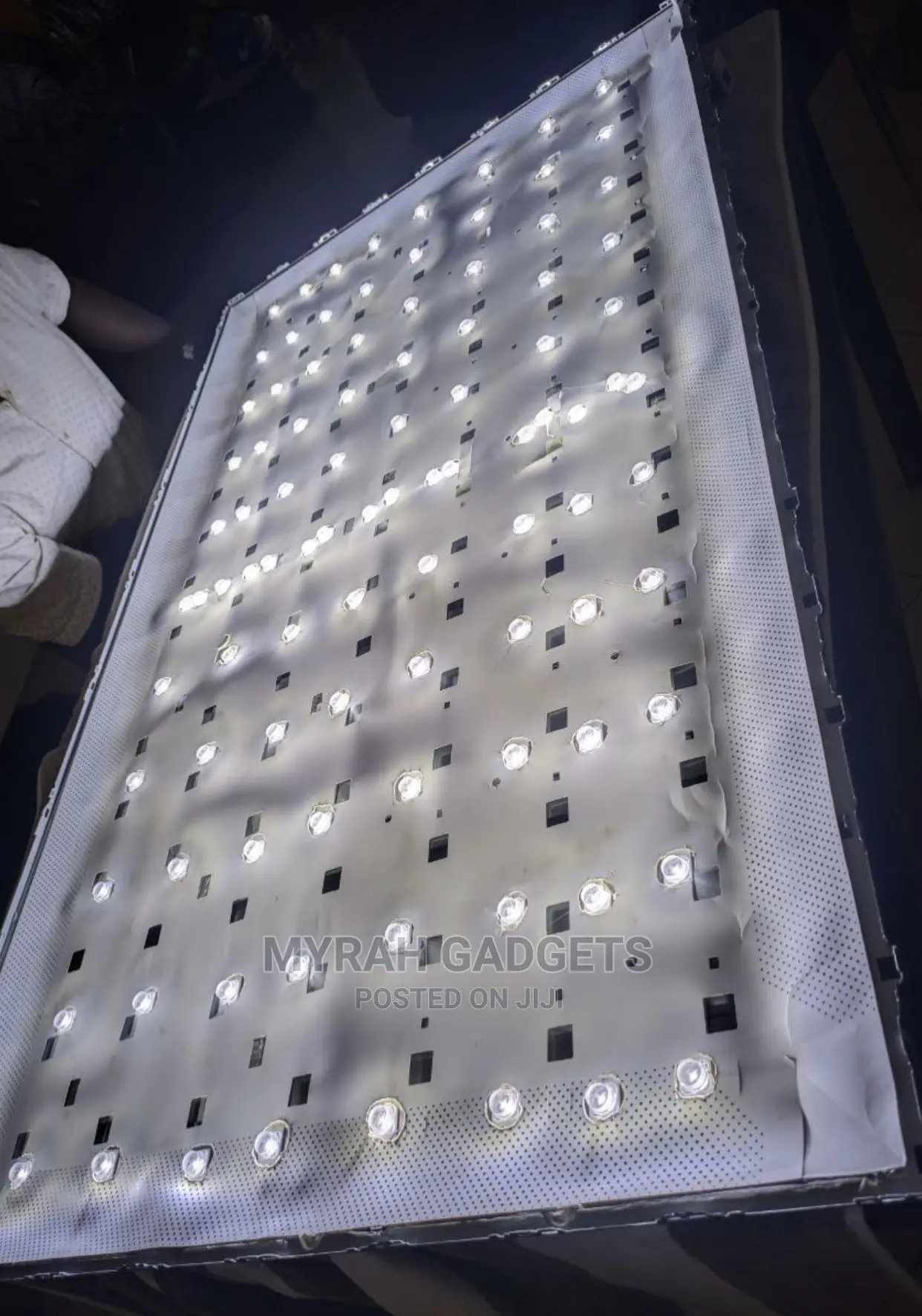 Educated Technicians in TV Lights Repairing