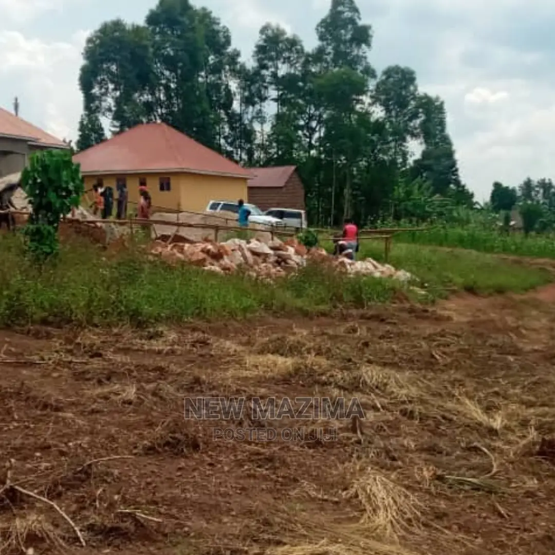Affordable Beautiful Plot Quick Sale Nsangi Maya Near Tarmac