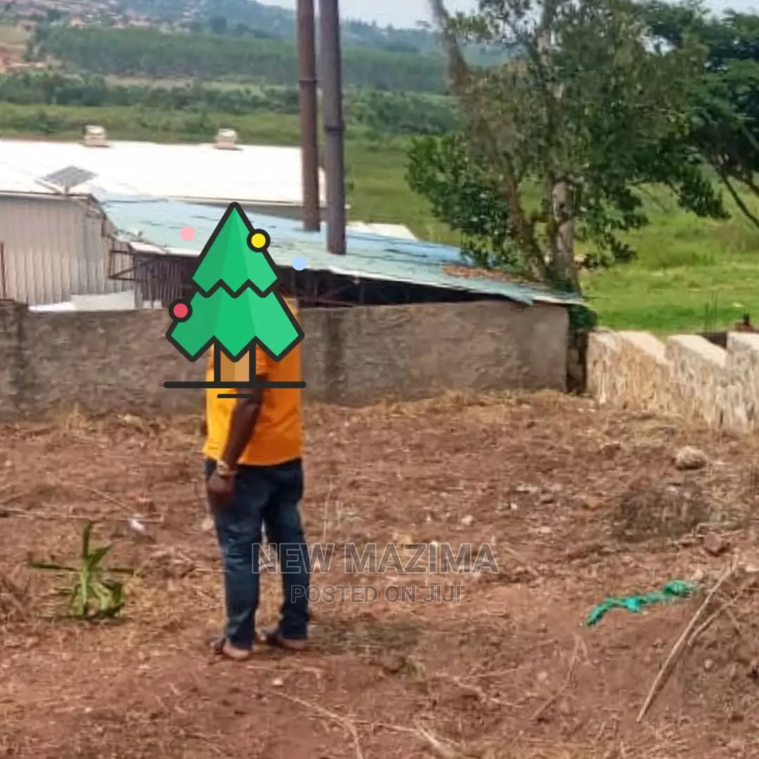 Very Prime Plot on Quicksale in Nsangi Maya Near Tarmac