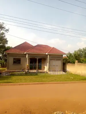 3bdrm Bungalow in Gayaza Road, Nakawa for sale
