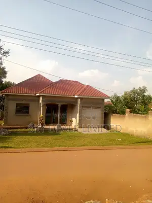 3bdrm Bungalow in Gayaza Road, Nakawa for sale