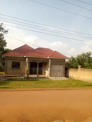 3bdrm Bungalow in Gayaza Road, Nakawa for sale