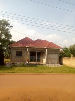 3bdrm Bungalow in Gayaza Road, Nakawa for sale