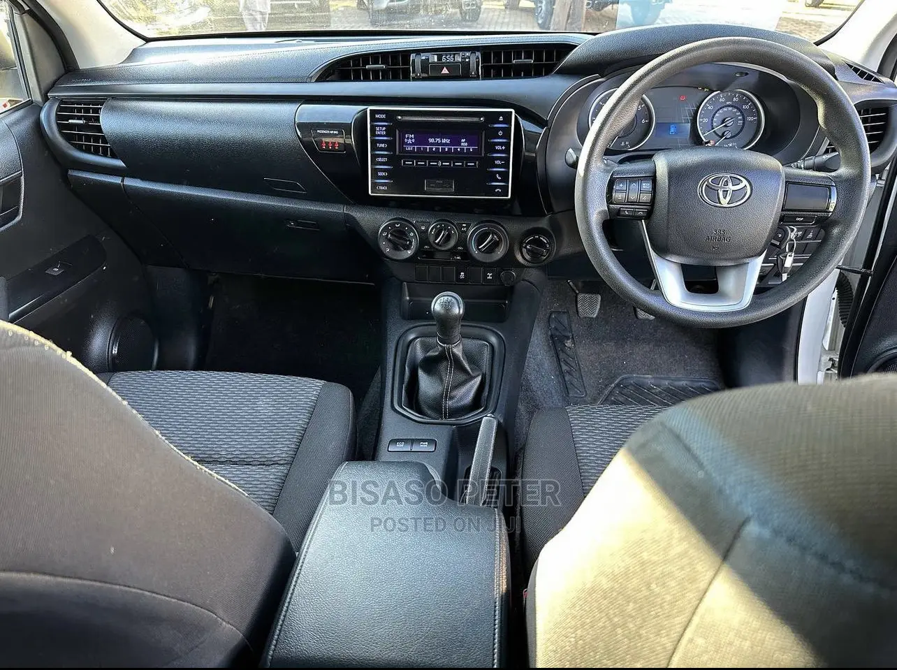Toyota Hilux SR 4x4 2016 White