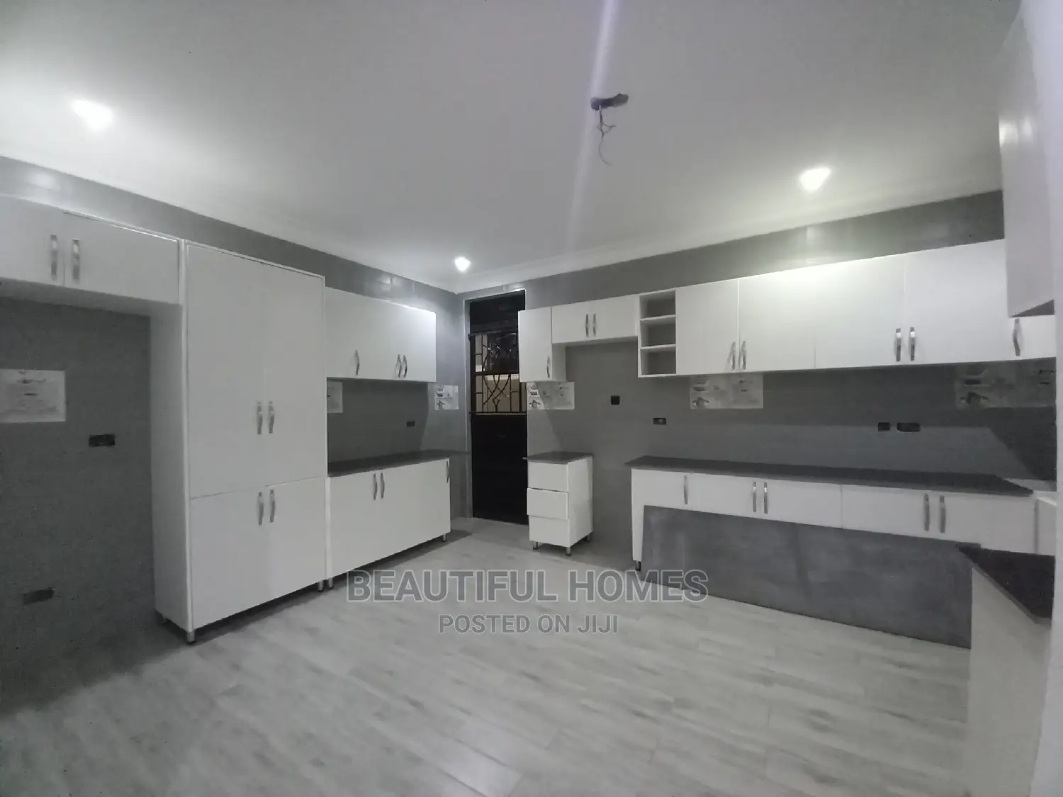 Furnished 6bdrm Mansion in Kira Town, Central Division for sale