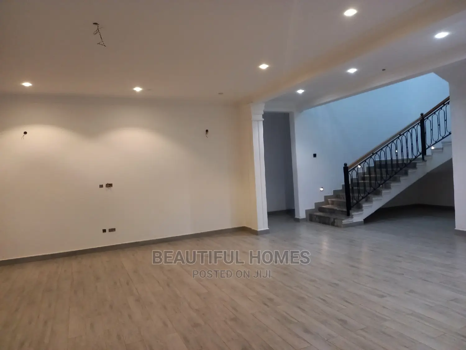 Furnished 6bdrm Mansion in Kira Town, Central Division for sale
