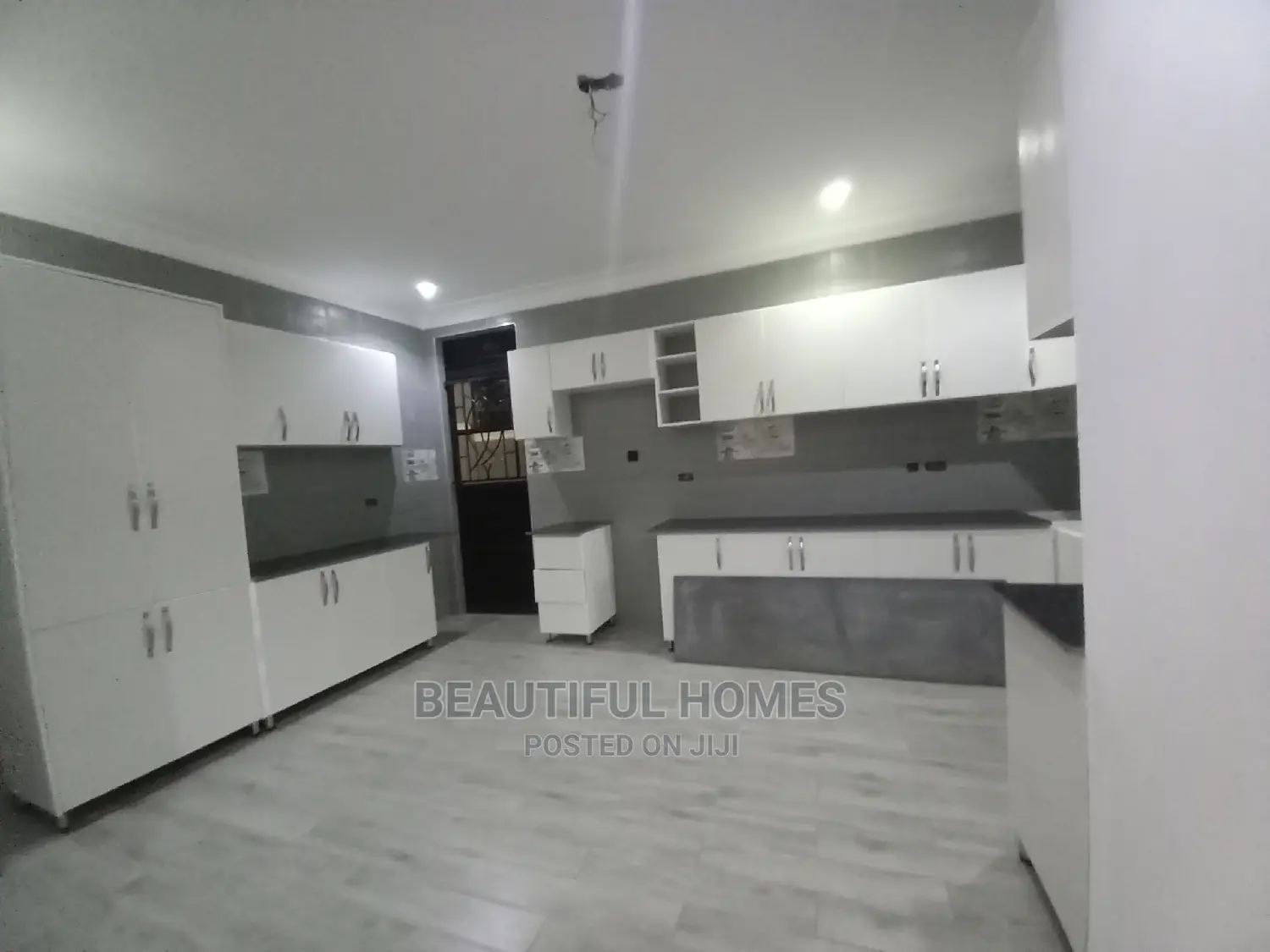 Furnished 6bdrm Duplex in Kira for sale
